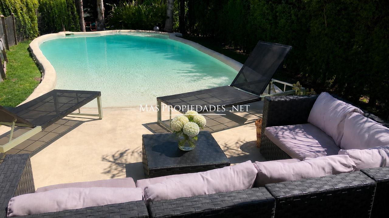 Casa en Alquiler 4 dormitorios con exclusiva pileta tipo playa en Barrio El Centauro Canning